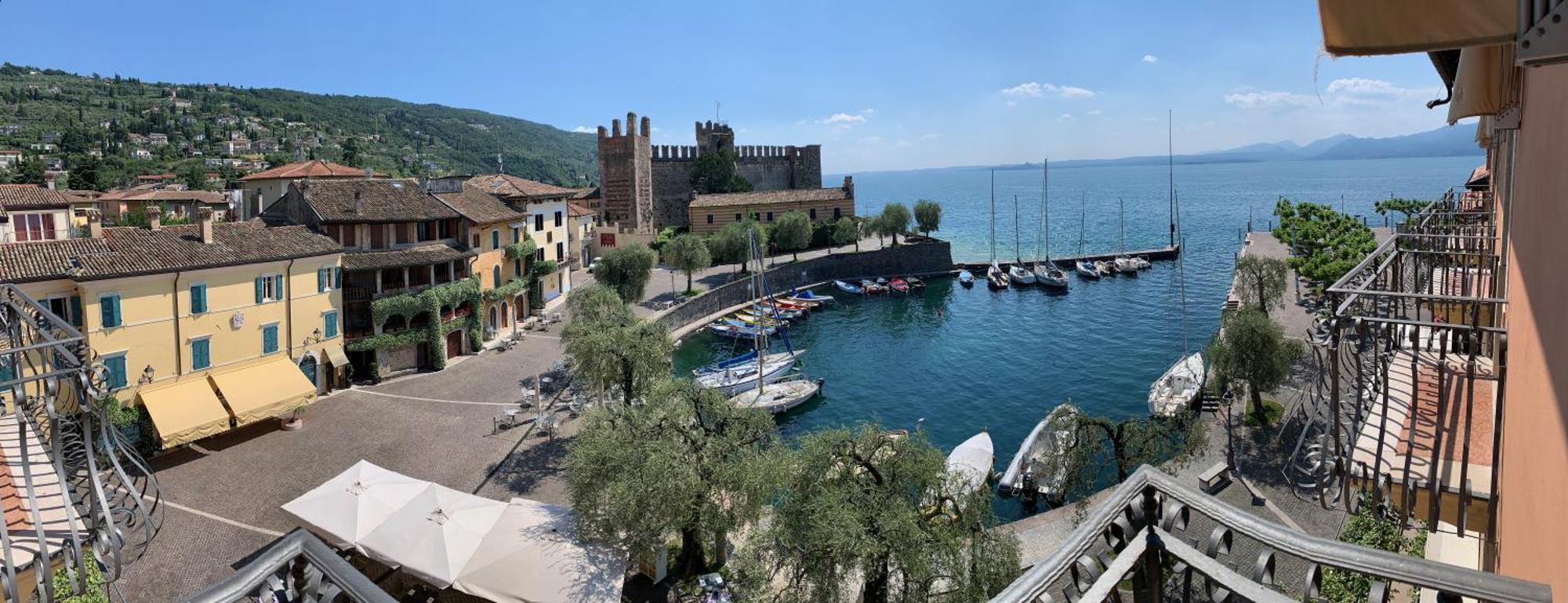 Albergo Gardesana Torri Del Benaco Exterior photo