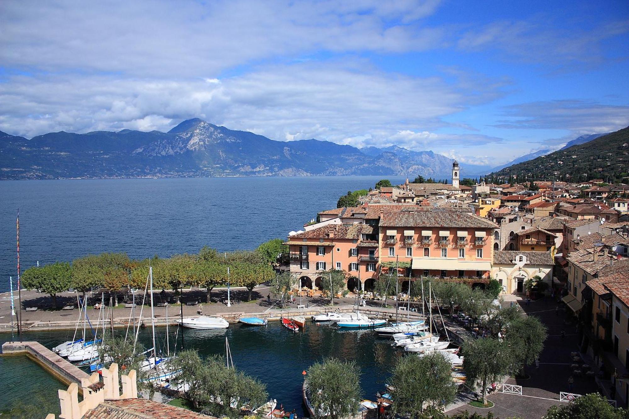 Albergo Gardesana Torri Del Benaco Exterior photo