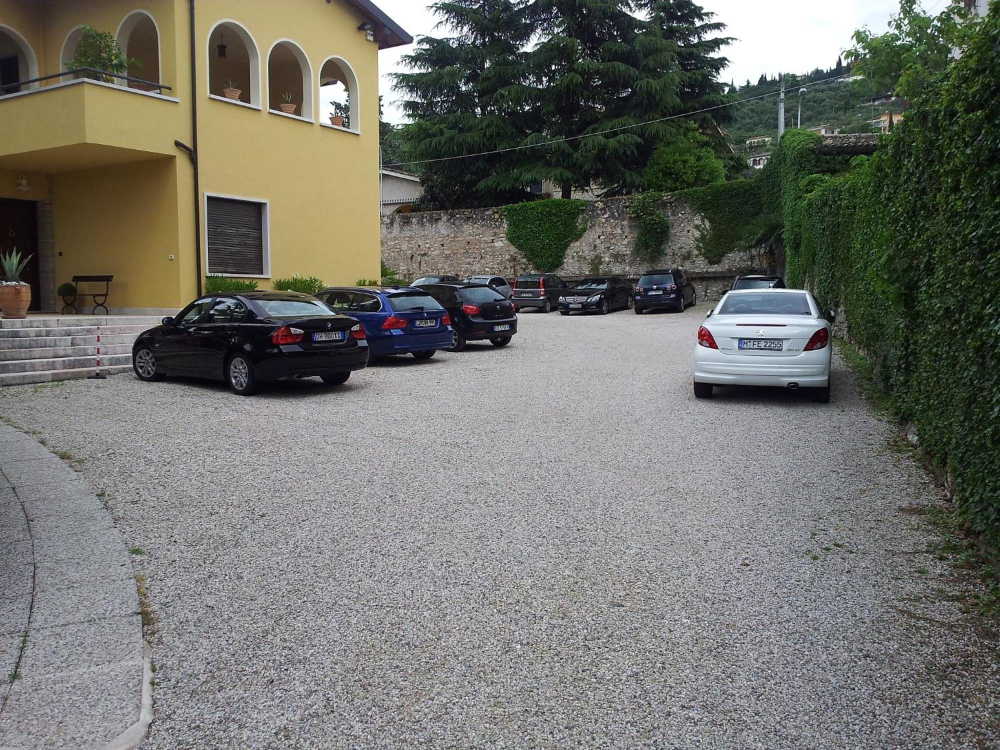 Albergo Gardesana Torri Del Benaco Exterior photo