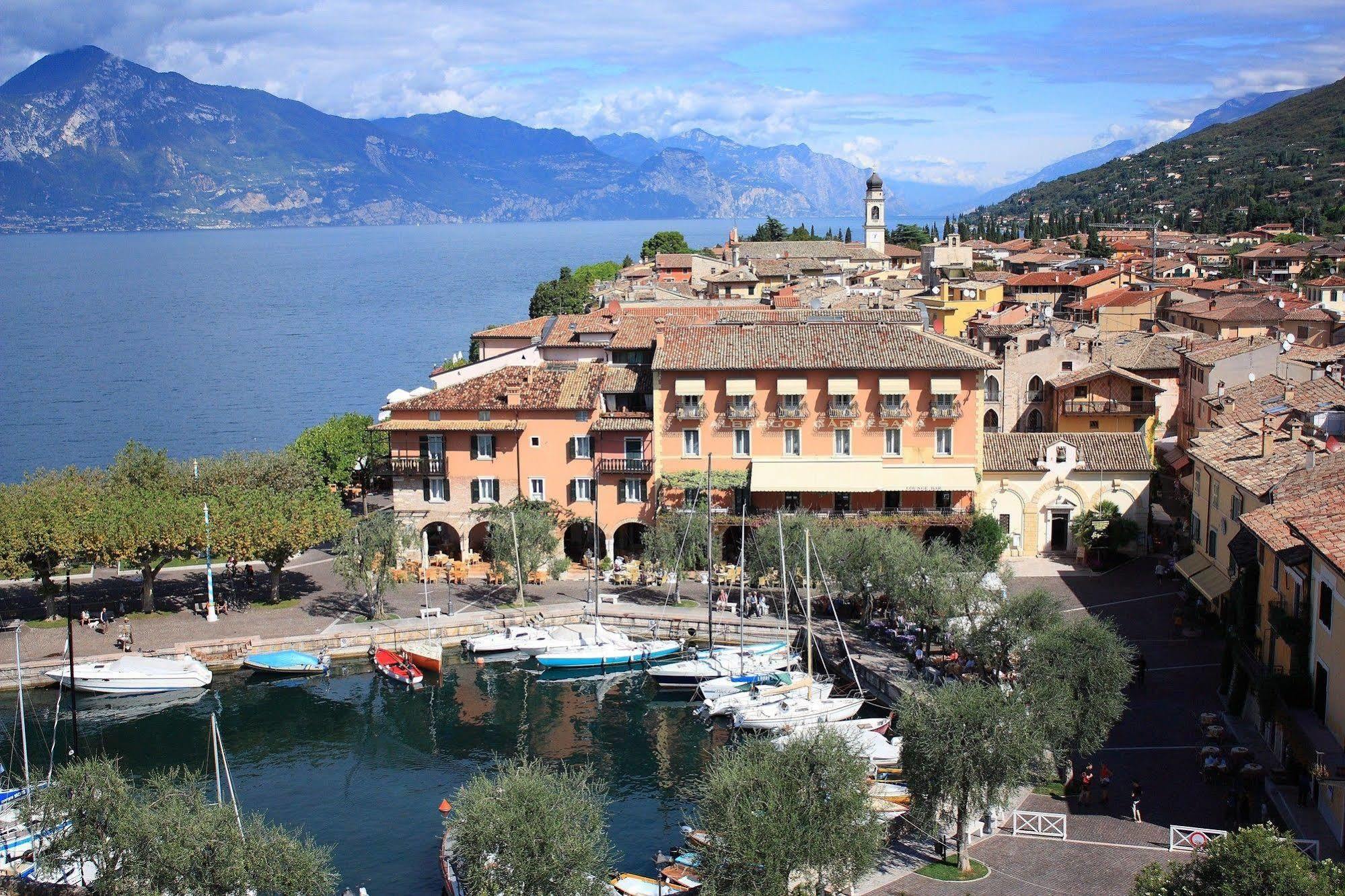 Albergo Gardesana Torri Del Benaco Exterior photo